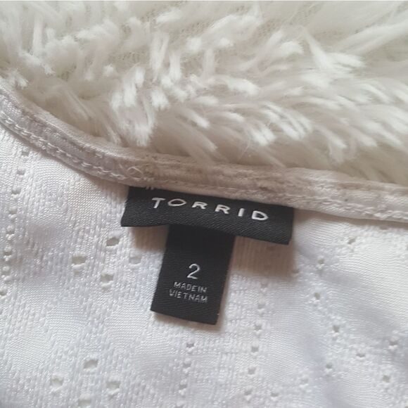 Torrid Top White Sleeveless Vneck Womens Size 2X - Picture 2 of 8